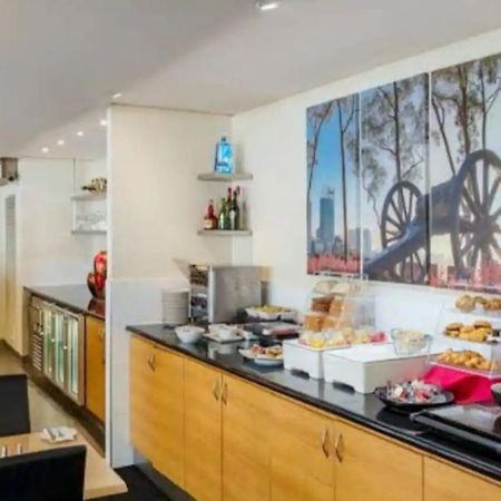 City & Lakeside With Free Parking, Pool And 10 Mins Walk Into The City Perth Buitenkant foto