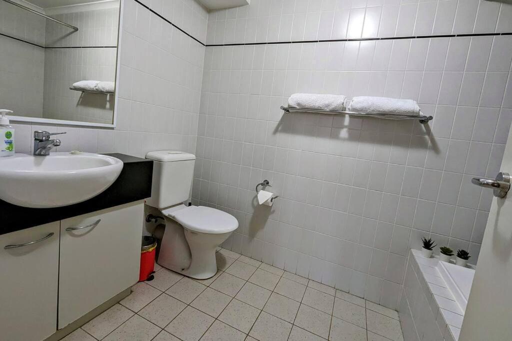 City & Lakeside With Free Parking, Pool And 10 Mins Walk Into The City Perth Buitenkant foto