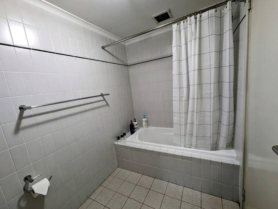 City & Lakeside With Free Parking, Pool And 10 Mins Walk Into The City Perth Buitenkant foto