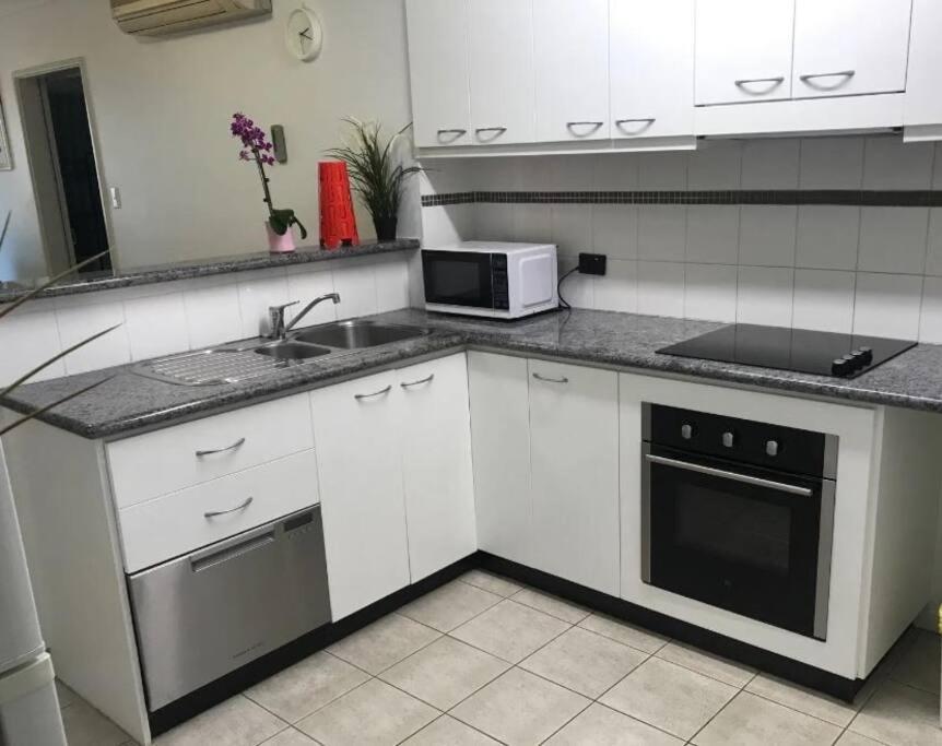 City & Lakeside With Free Parking, Pool And 10 Mins Walk Into The City Perth Buitenkant foto