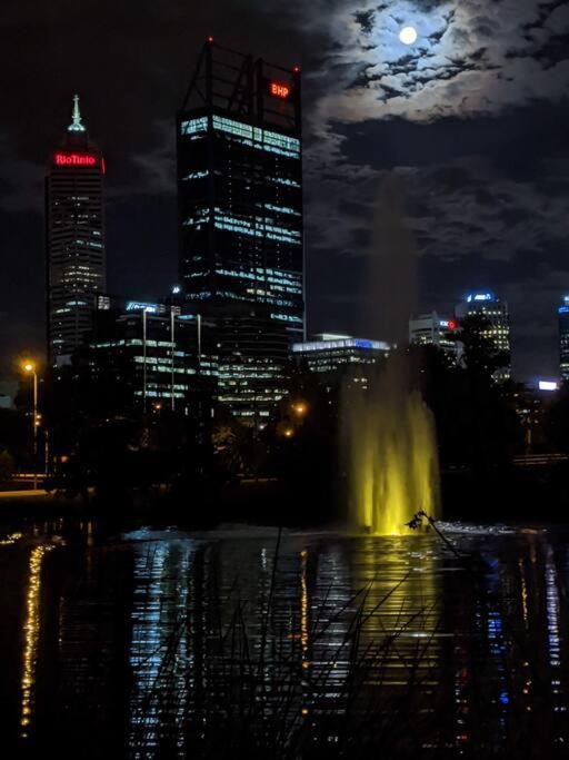 City & Lakeside With Free Parking, Pool And 10 Mins Walk Into The City Perth Buitenkant foto
